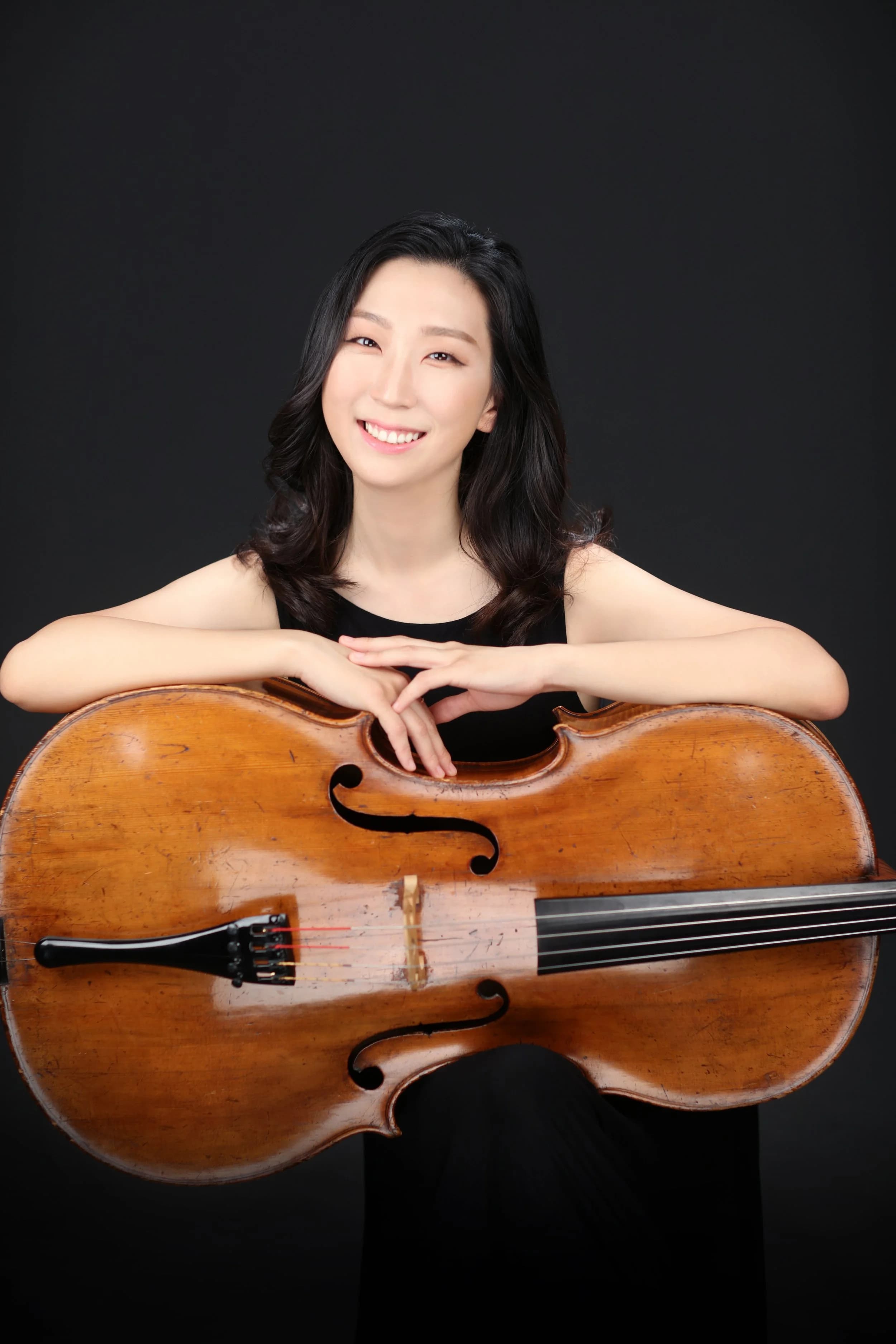 Elizabeth Lee in a studio portrait session